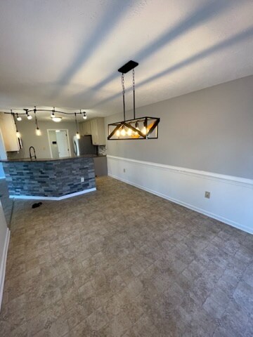 Building Photo - 149 River Birch Ln