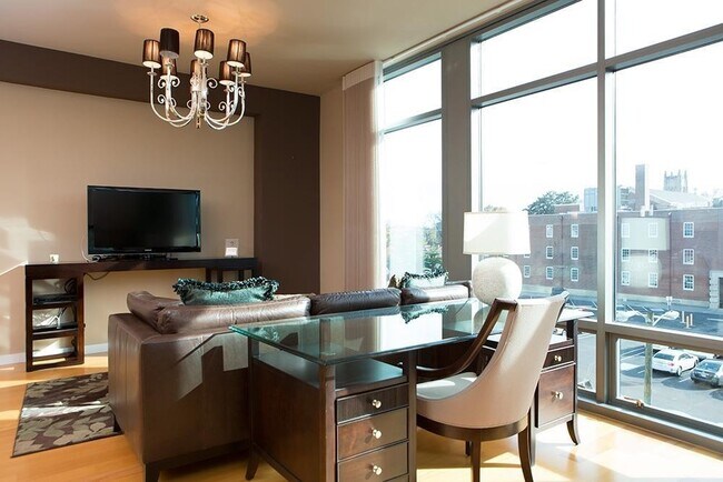 Building Photo - FULLY FURNISHED Studio in Nashville's Premier High-Rise!