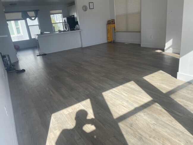 Building Photo - 3855 Gartmore Ln