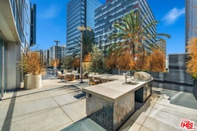 Building Photo - 3545 Wilshire Blvd