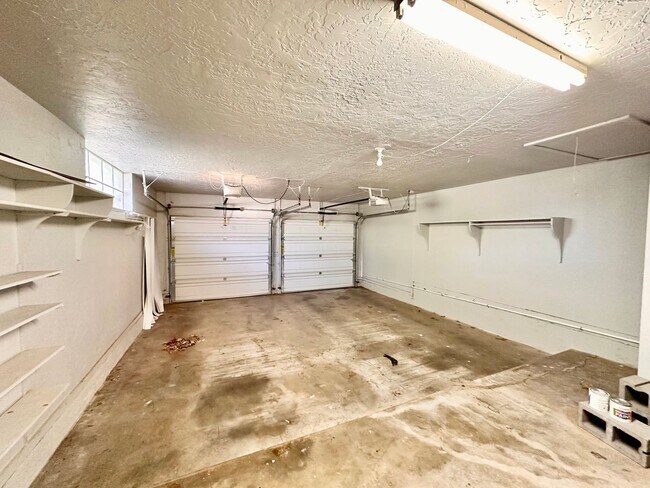 Building Photo - 3 Bed Home OKC - Move in Deposit-Free! (If Qualified)