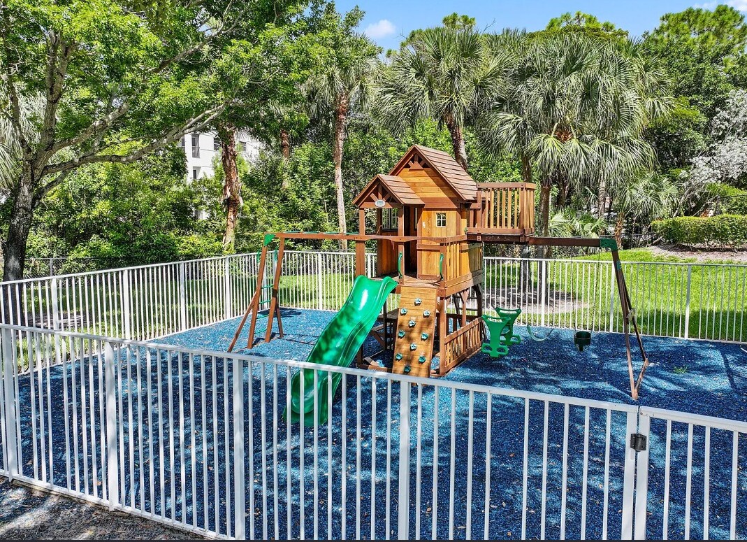 Building Photo - 16207 Sierra Palms Dr