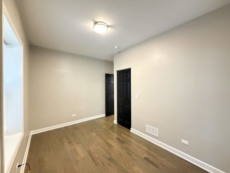 Building Photo - 3131 N Marmora Ave