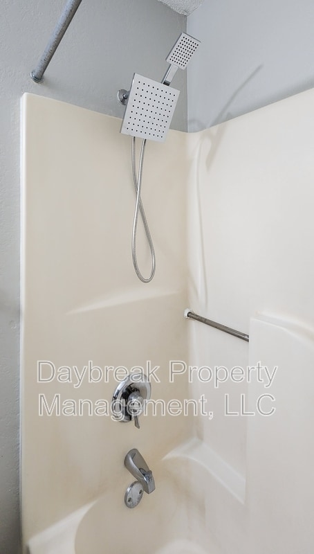 Building Photo - 1210 34th Ave S