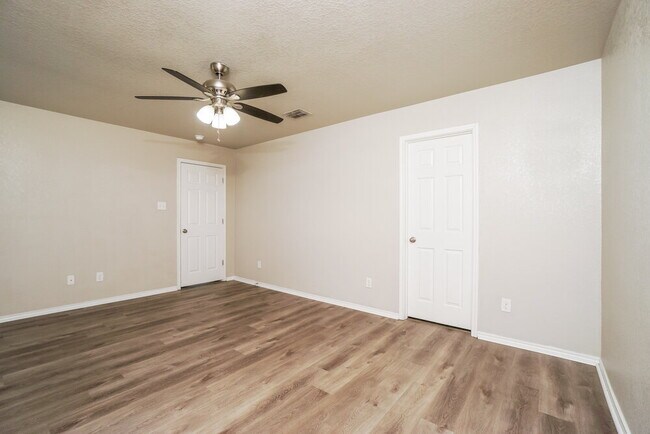 Building Photo - 6535 Davenport Bay