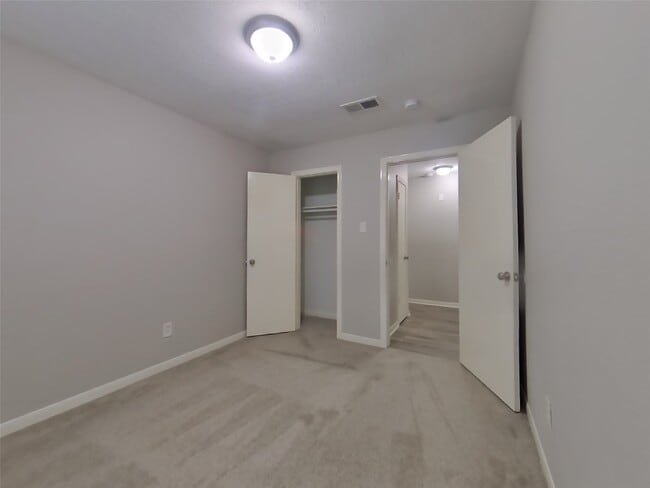 Building Photo - 14202 Clear Forest Dr