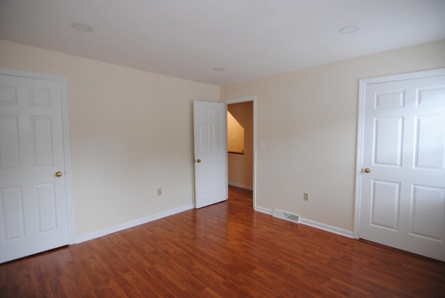 Building Photo - 7 Cadogan Way