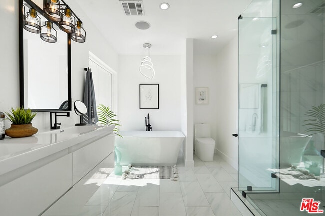 Building Photo - 4670 Brewster Dr