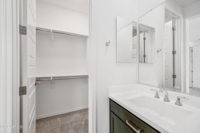 Building Photo - 14049 W Desert Hollow Dr