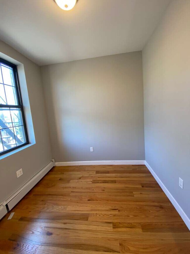 Building Photo - 52D  Yonkers-APT 3
