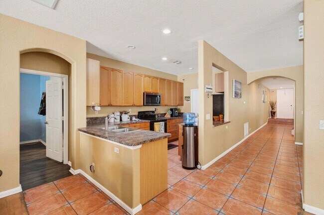 Building Photo - 5057 Sancerre Cir