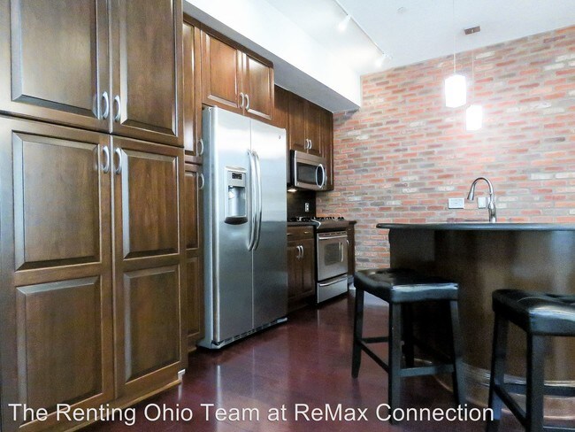 Building Photo - 166 E Gay St