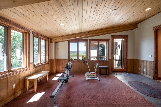 Building Photo - Private Hillside Ranch Home Available Wint...