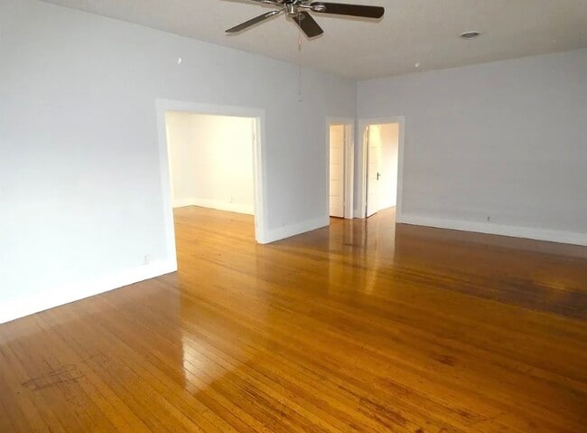 Building Photo - 301 E Sandstone St