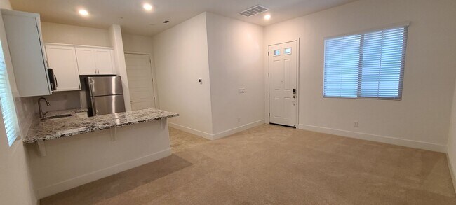 Building Photo - Stylish Private ADU with Garage, In-Unit Laundry & Good Location.