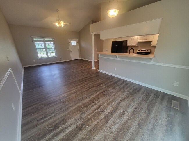 Building Photo - 110 Kenwood Dr