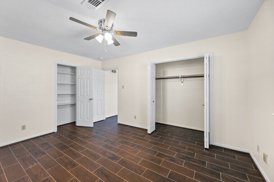 Building Photo - 717 Cedar Bayou Rd