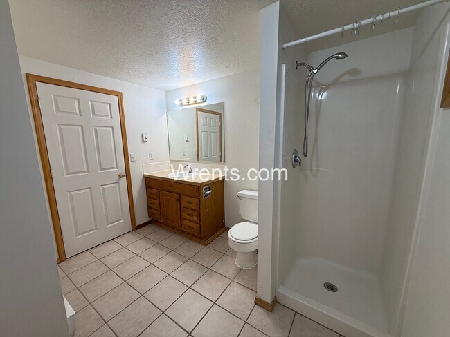 Building Photo - 11923-11925 Railroad Circle