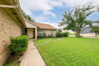 Building Photo - 2605 Brickford Cove