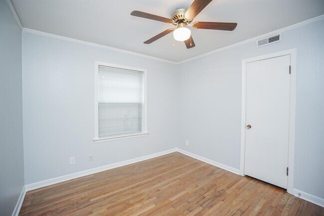Building Photo - 4145 Sarong Dr