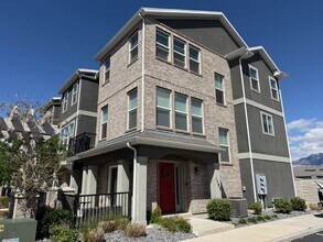 Building Photo - 1780 W Torlundy Dr
