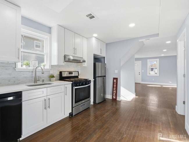 Building Photo - 14 John St