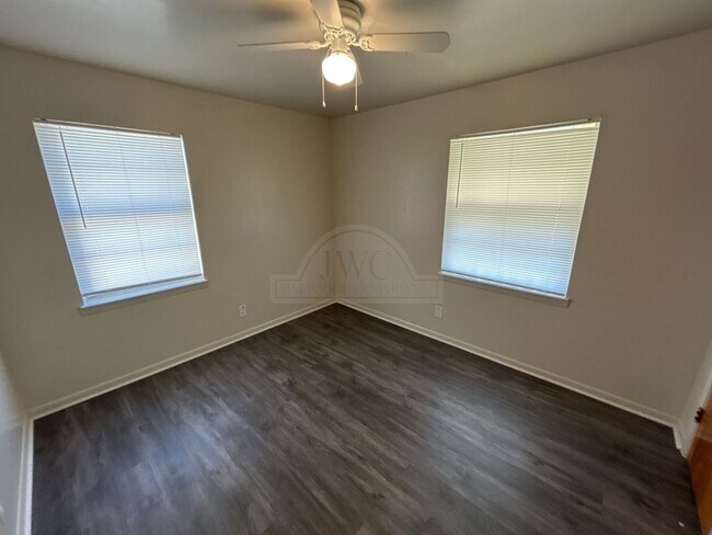 Building Photo - ***2-weeks free rent***1315 Zephyr Rd, Killeen