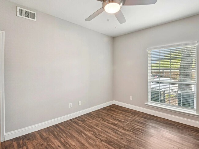 Building Photo - 4211 Clay Hill Dr