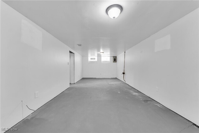 Building Photo - 401 E 257th St