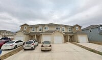 Building Photo - Elegant Townhome Ready for Move In - 3 BR 2.5 Bath - NE San Antonio (in Selma)