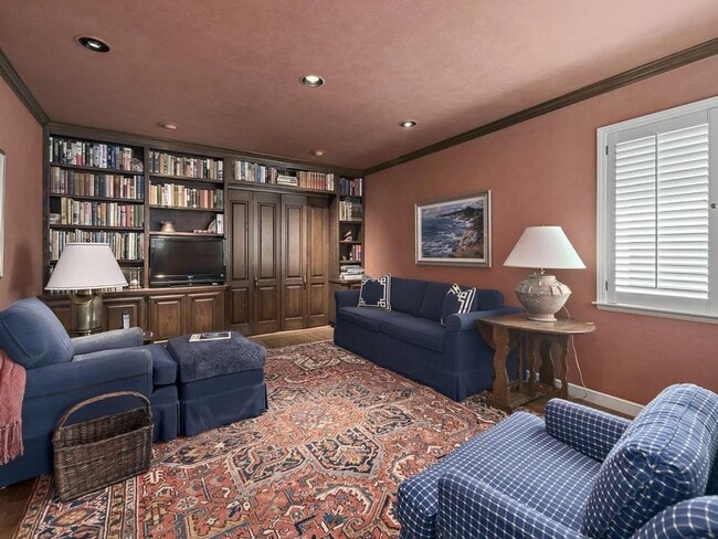 Building Photo - Pet Friendly Home Located in Highly desirable area of Menlo Park