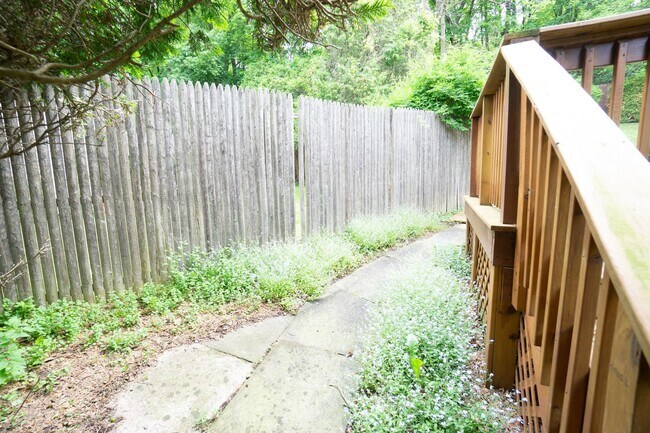 Building Photo - Houston 123-125