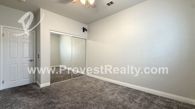 Building Photo - 8440 Hoover Ct