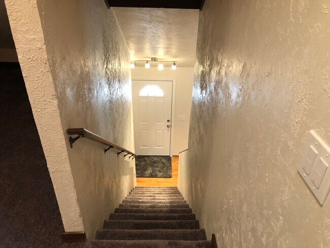 Building Photo - 2660 Edison St