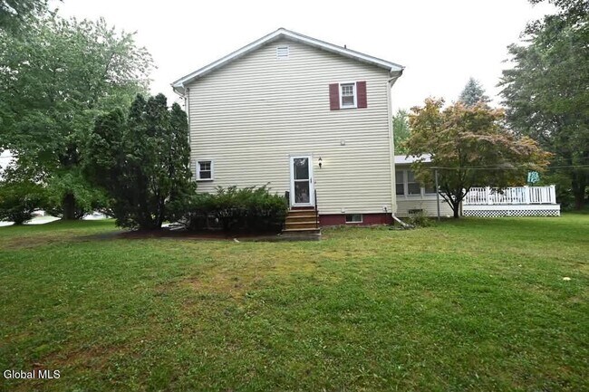 Building Photo - 229 Middletown Rd
