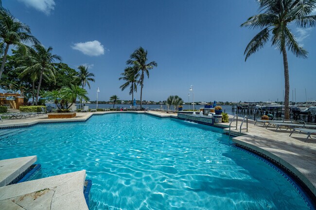 Building Photo - 167 Yacht Club Way