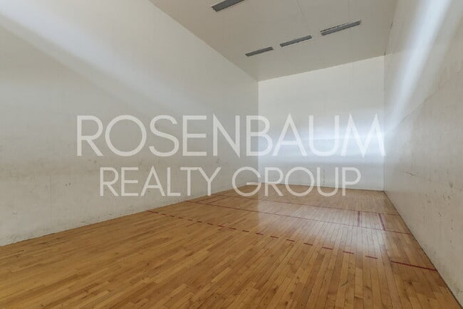 Building Photo - 1810 E Blacklidge Dr