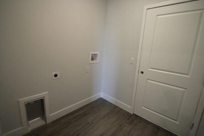 Building Photo - 1377 Harper Blvd SW