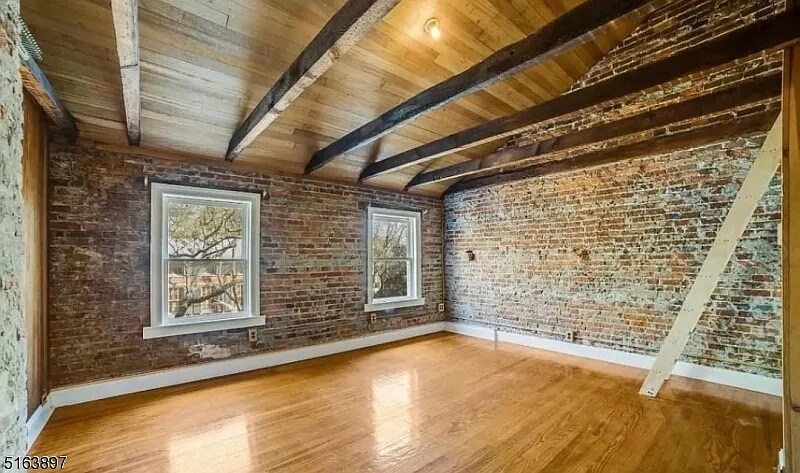 3rd FL: Masterbdrm with vaulted ceilings - 223 Jackson St