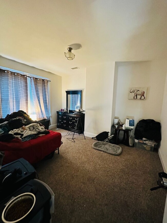 Building Photo - Beautifully Renovated 3bdrm/2.5bth Home Located in Richmond's North-side w/Balcony!