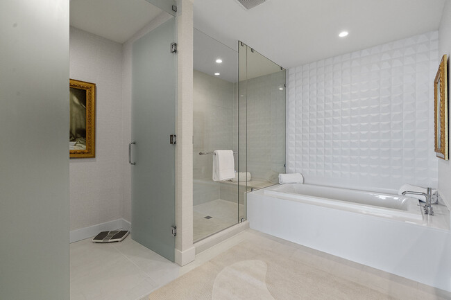 Building Photo - 301 1st St S