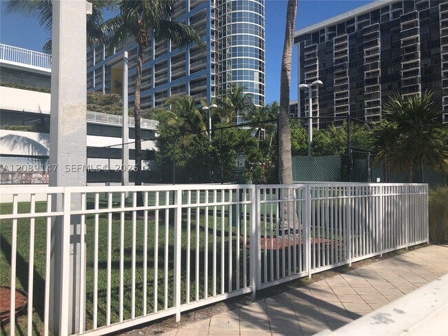 Building Photo - 2101 Brickell Ave