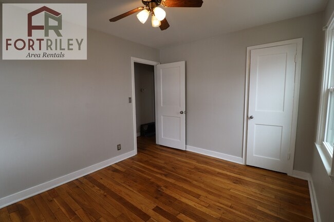 Building Photo - 530 W Elm St