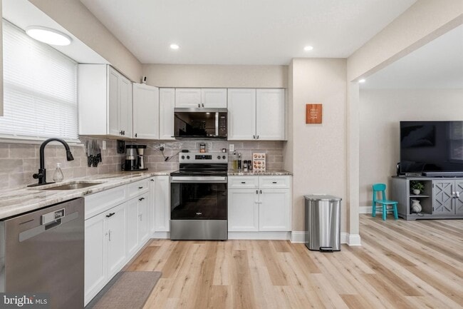 Building Photo - 114 Grandview Ave