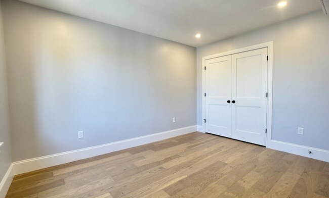 Building Photo - New Modern Elevator Building with Garage P...