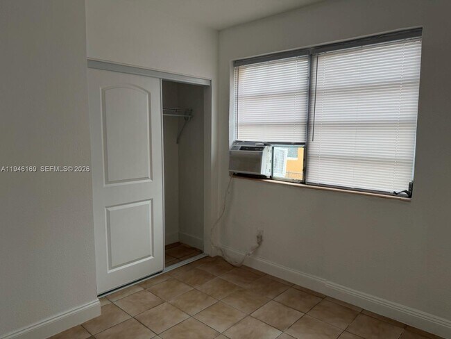 Building Photo - 219 SW 21st Ave