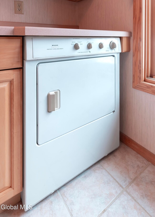 Building Photo - 43 Commons Dr