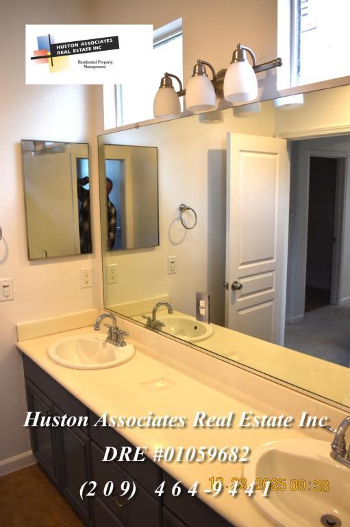 Building Photo - 5953 Pebblestone Way