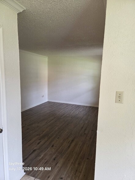 into living room - 1511 E Beverly Dr