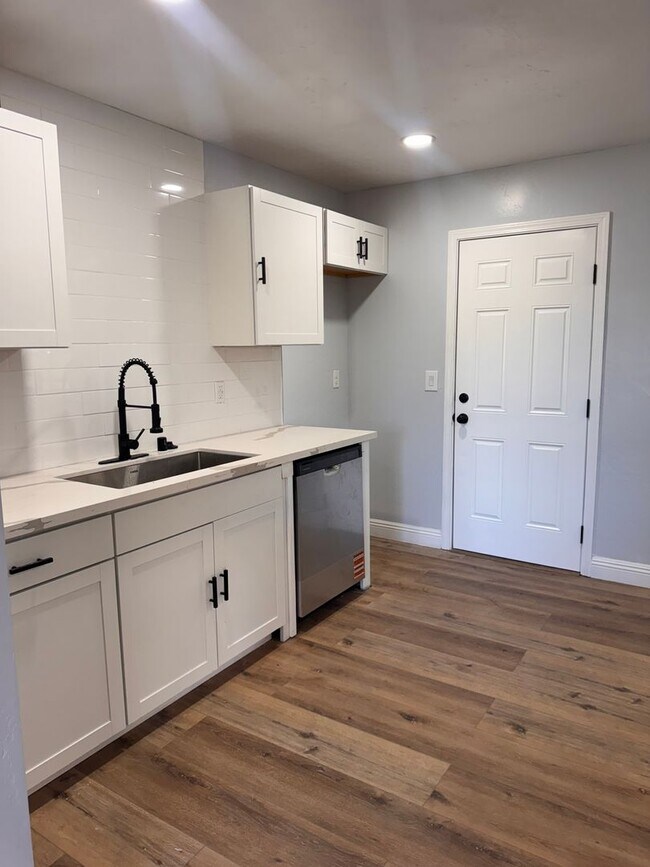 Building Photo - Single Family Home